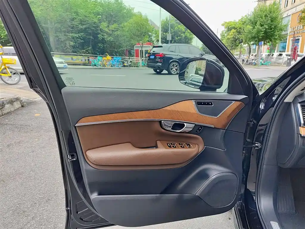 Volvo XC90 2019
