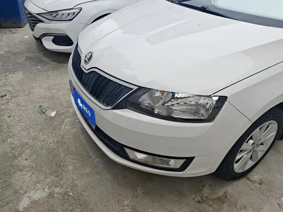 Skoda Rapid 2015 — фото 2