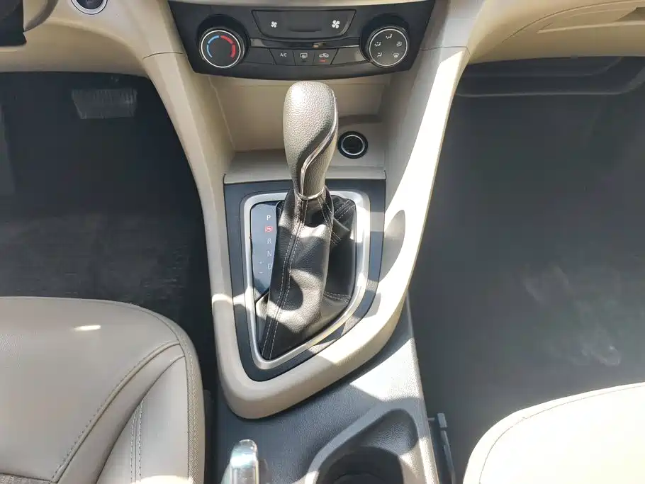 Buick Excelle 2017 — фото 16