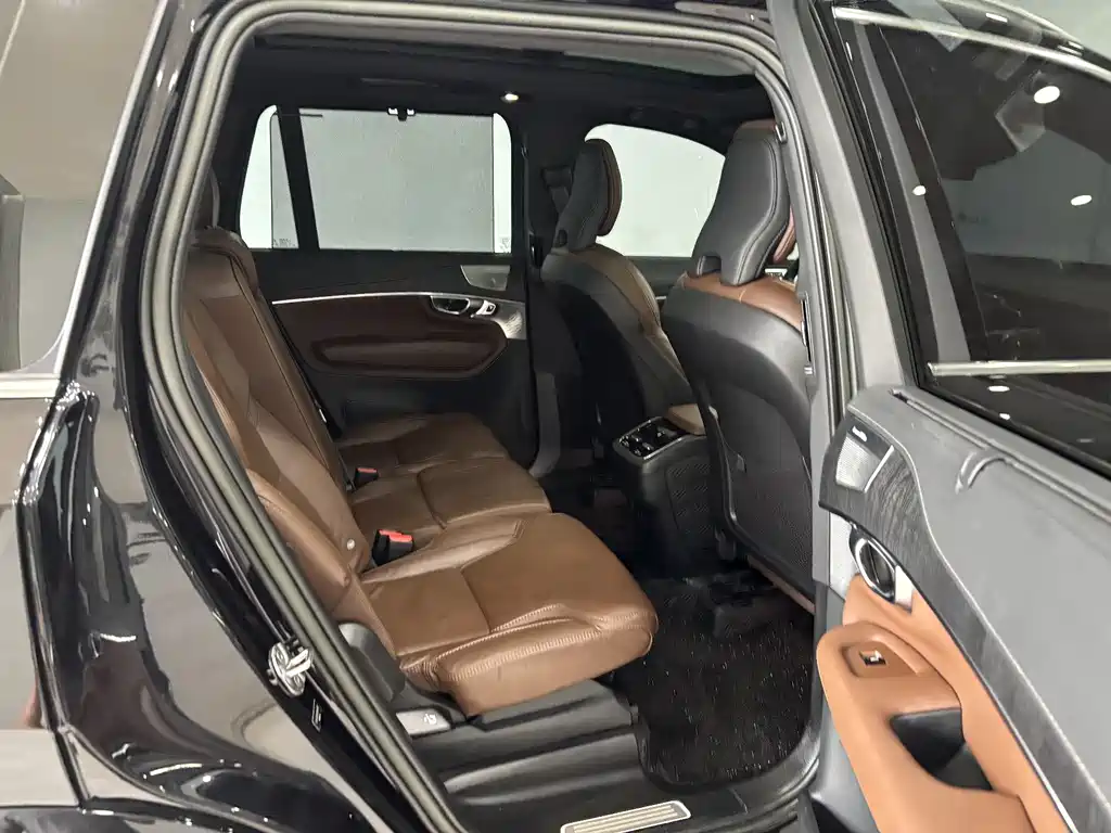 Volvo XC90 2023 — фото 24
