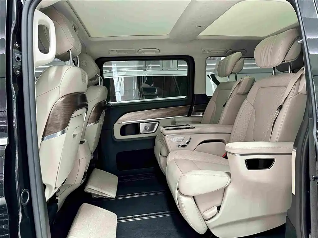 Mercedes-Benz V-Class 2023 — фото 19