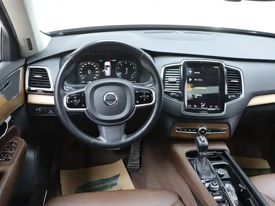 Volvo XC90 2020 — фото 27