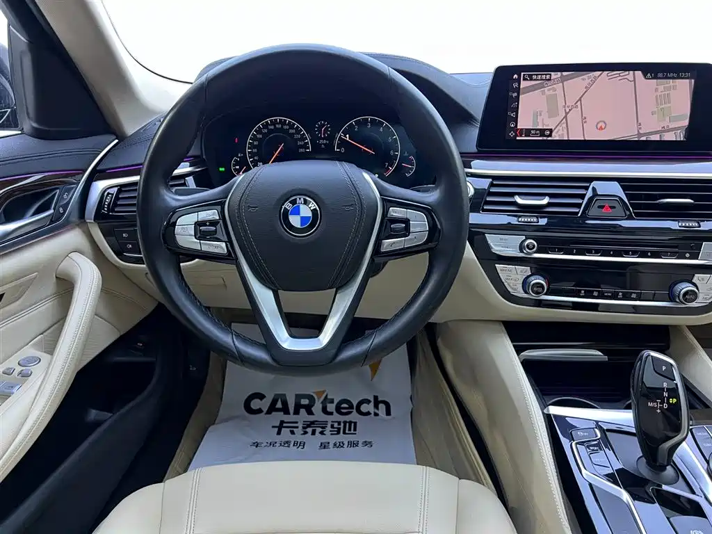 BMW 5 Series 2019 — фото 10