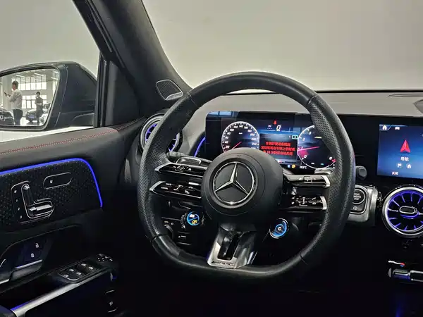 Mercedes-Benz GLB AMG 2025