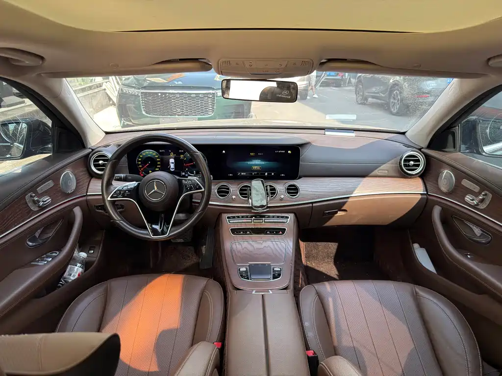 Mercedes-Benz E-Class 2023 — фото 10