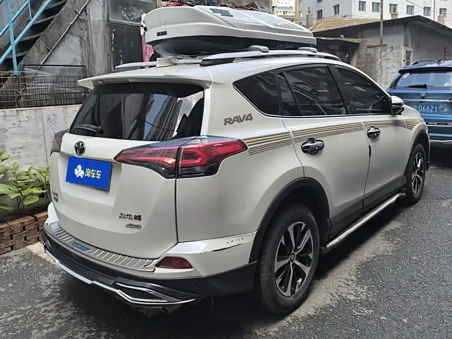 Toyota RAV4 2018 — фото 3