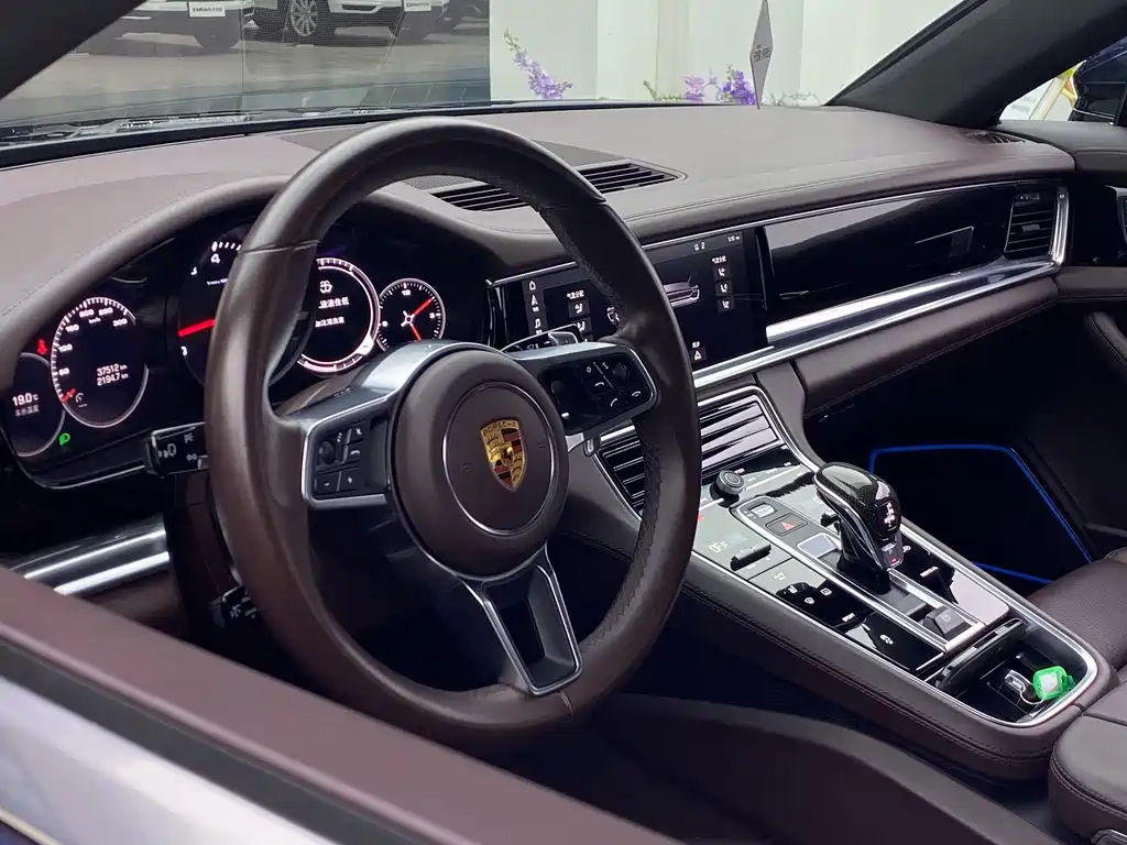 Porsche Panamera 2018 — фото 27