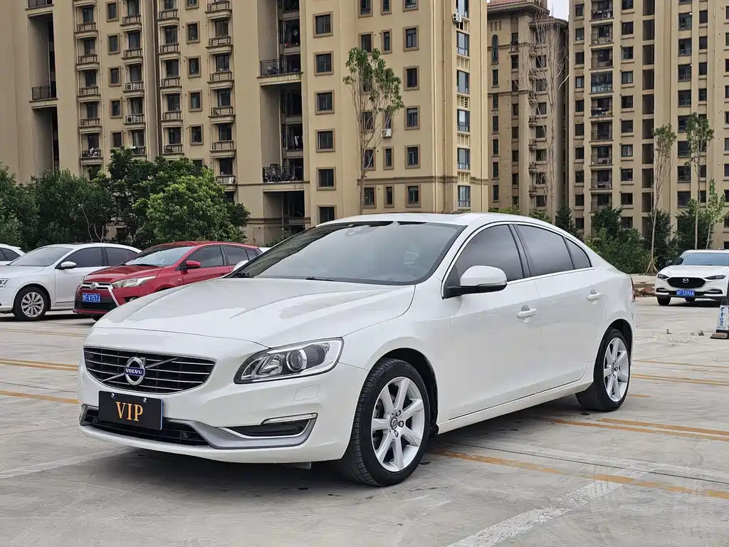 Volvo S60 2018 — фото 1