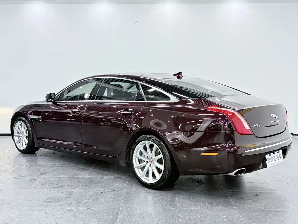 Jaguar XJ 2015 — фото 4