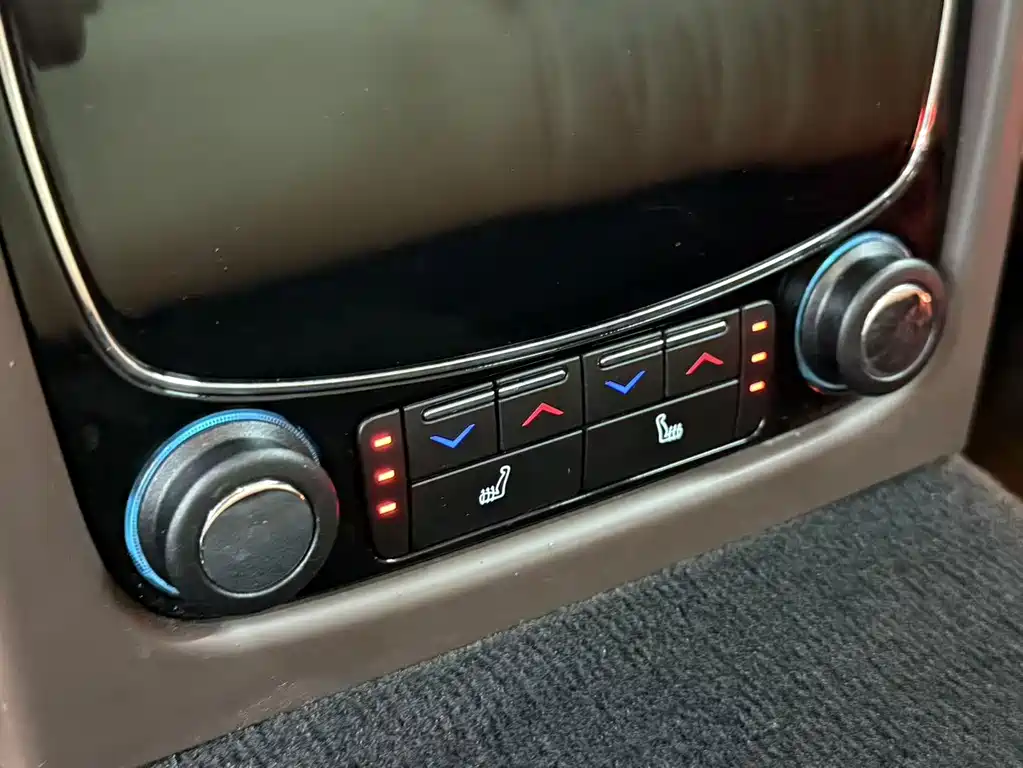 Jaguar XJ 2015 — фото 16