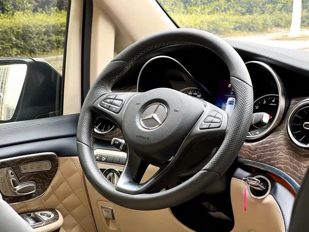 Mercedes-Benz V-Class 2022 — фото 9