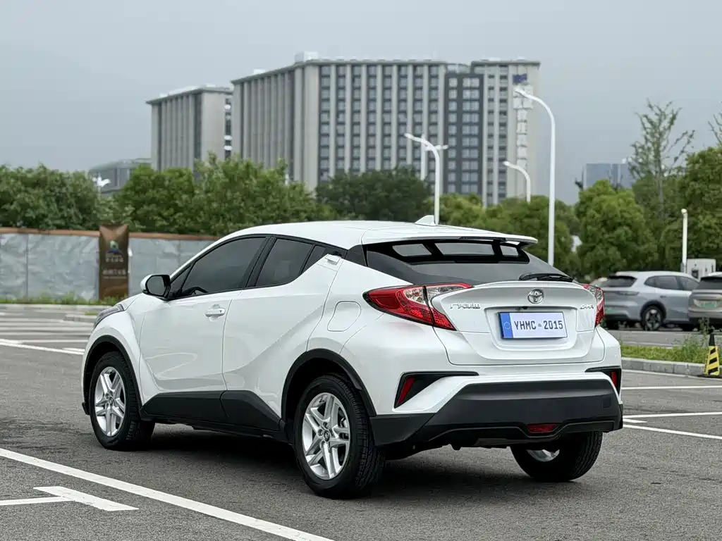 Toyota C-HR 2023 — фото 16