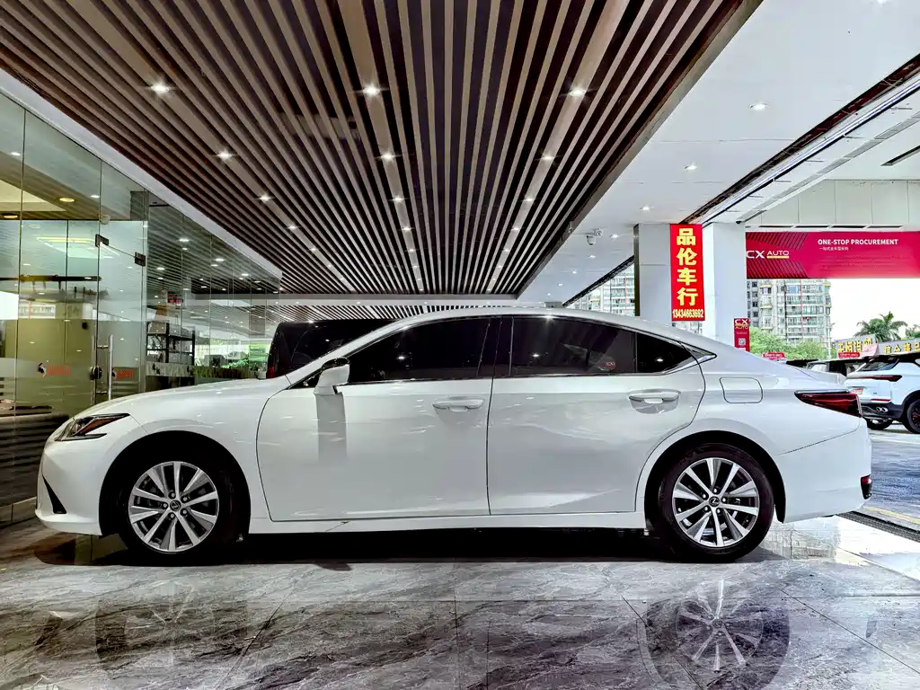 Lexus ES 2020 — фото 14