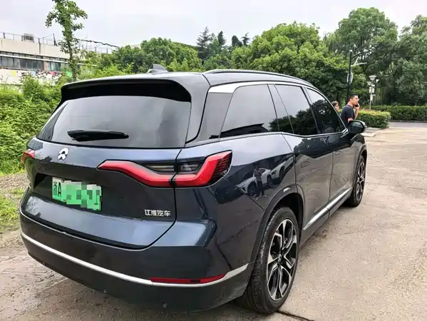 NIO ES8 2023