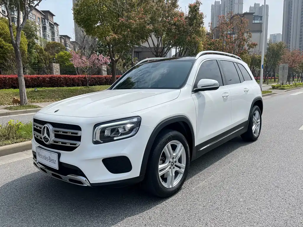 Mercedes-Benz GLB 2023 — фото 1