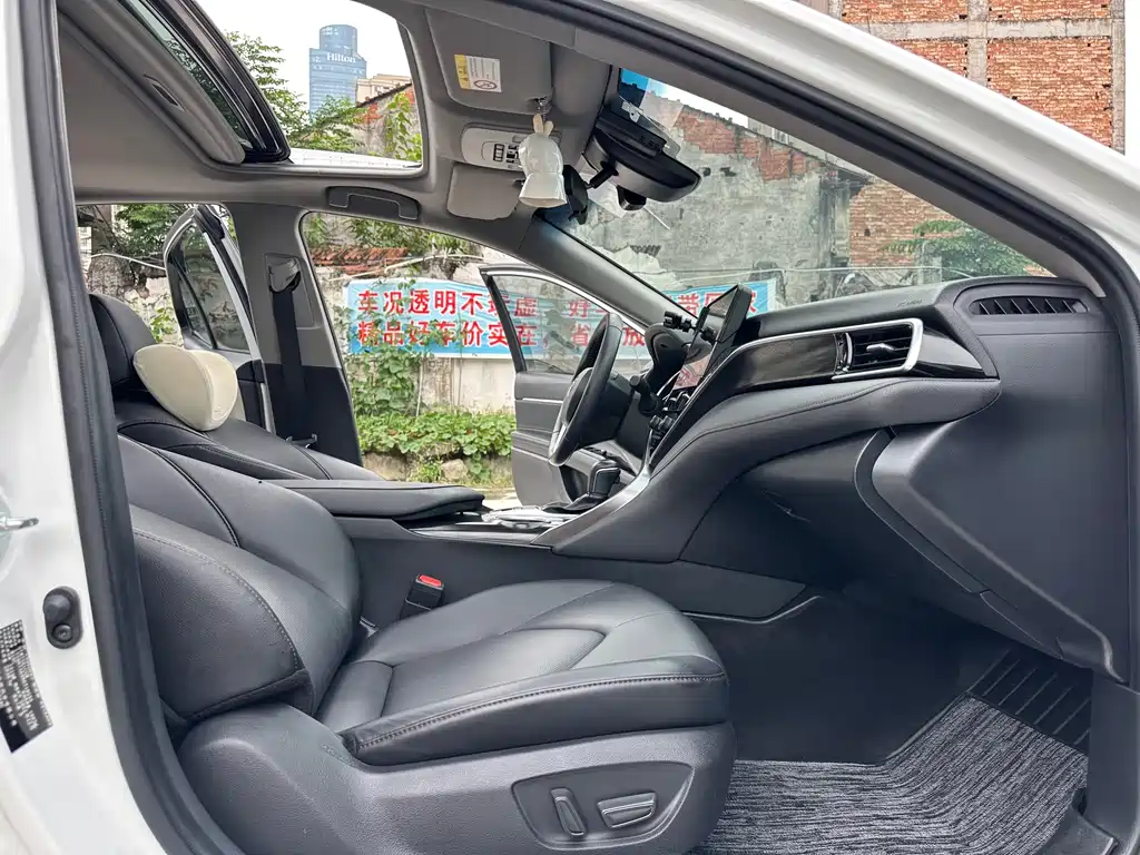 Toyota Camry 2023 — фото 13