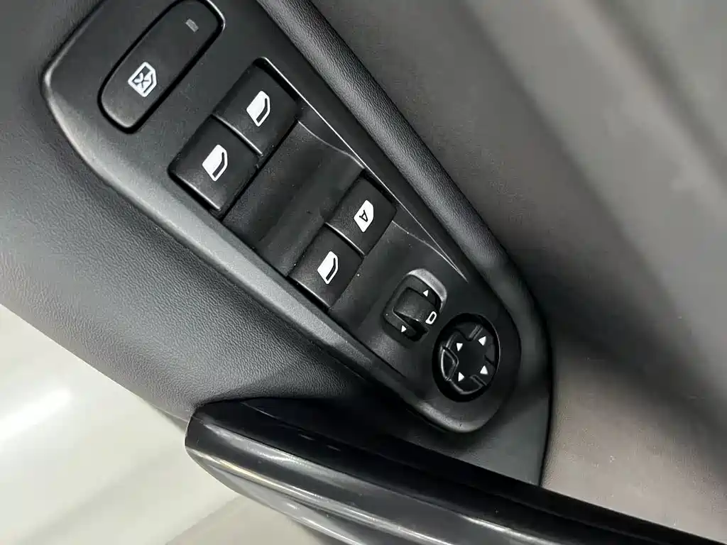 Peugeot 408 2020 — фото 12