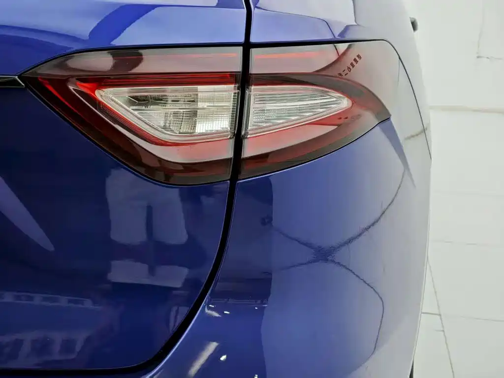 Maserati Levante 2018 — фото 24