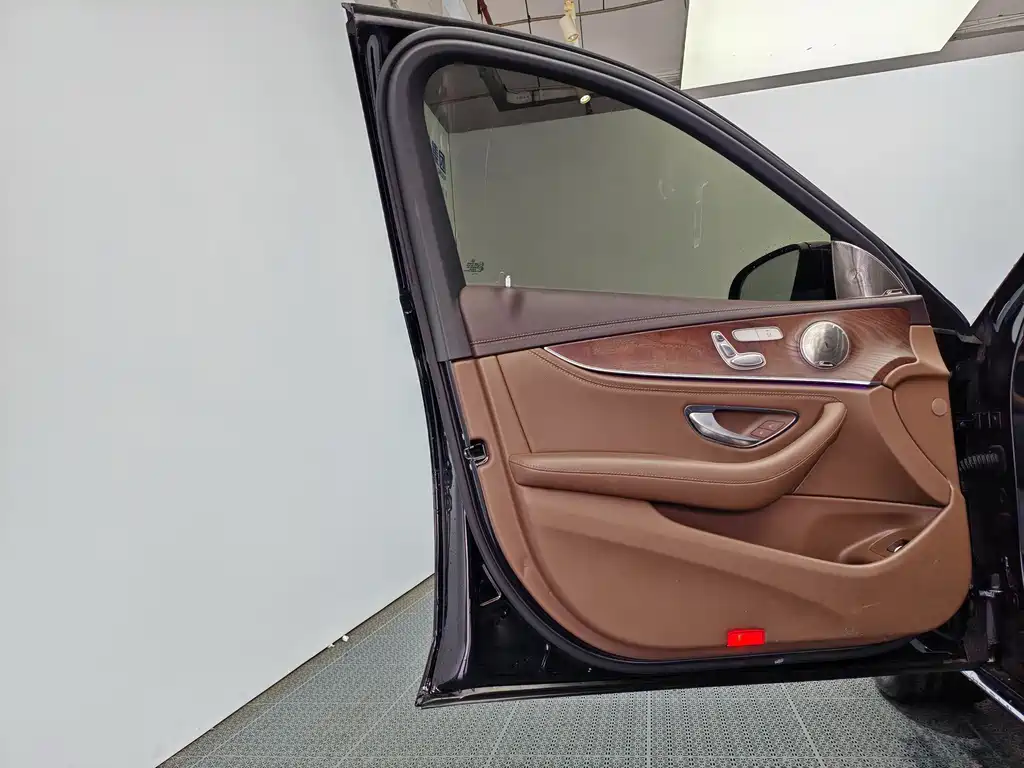Mercedes-Benz E-Class 2023 — фото 13