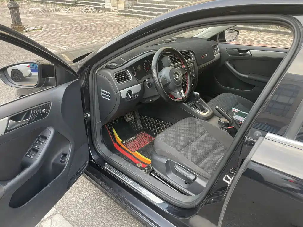 Volkswagen Sagitar 2015
