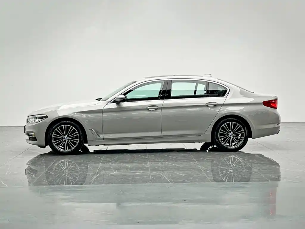 BMW 5 Series 2019 — фото 3