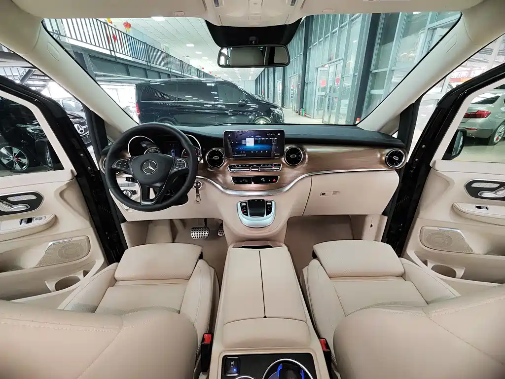 Mercedes-Benz V-Class 2023 — фото 4