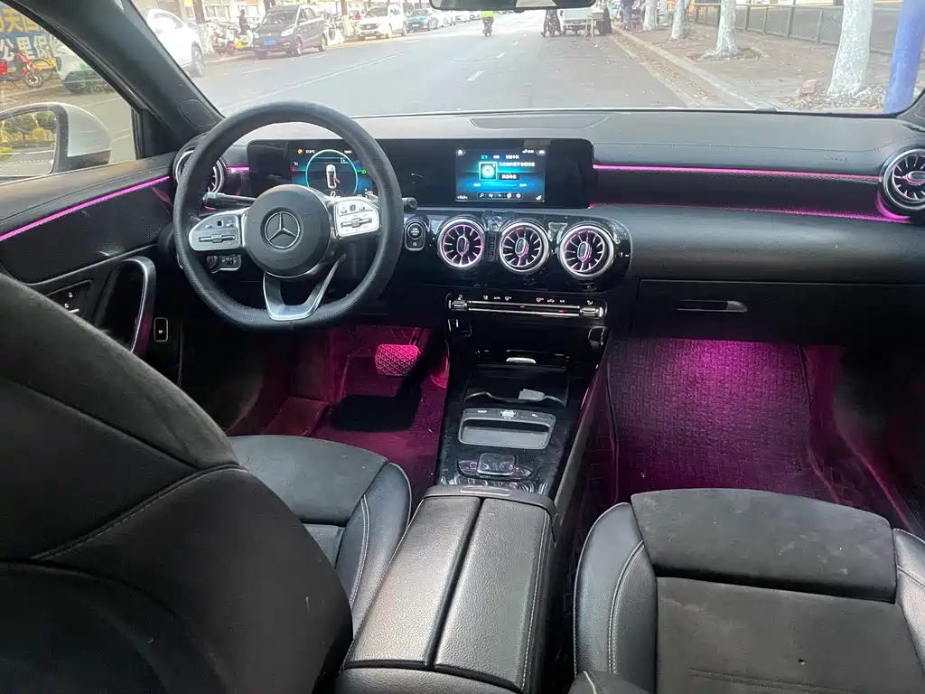 Mercedes-Benz A-Class 2020 — фото 11