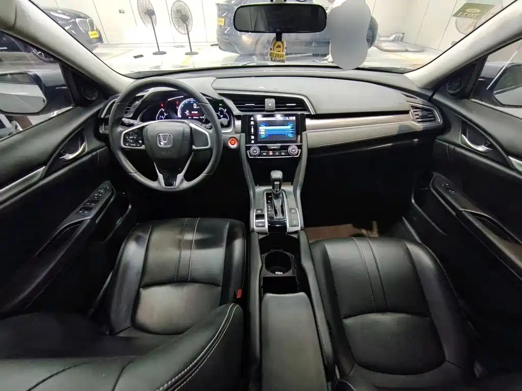 Honda Civic 2019 — фото 12