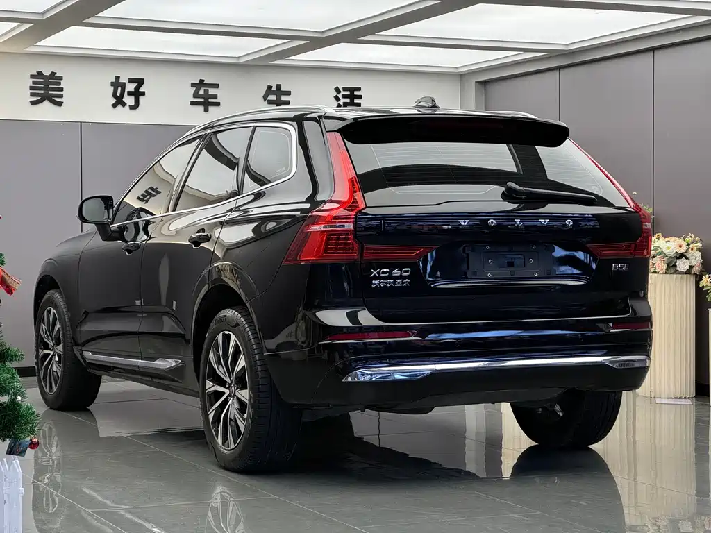 Volvo XC60 2025 — фото 9