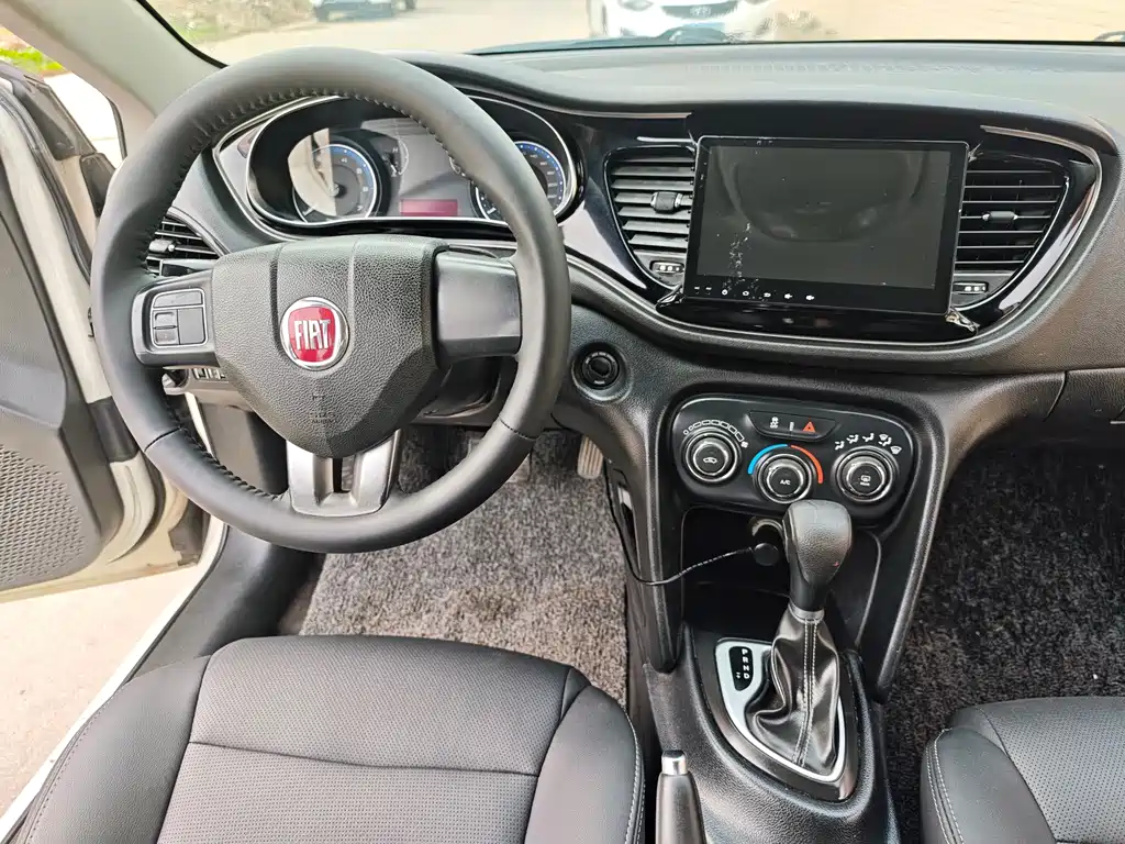 Fiat Viaggio 2017 — фото 13