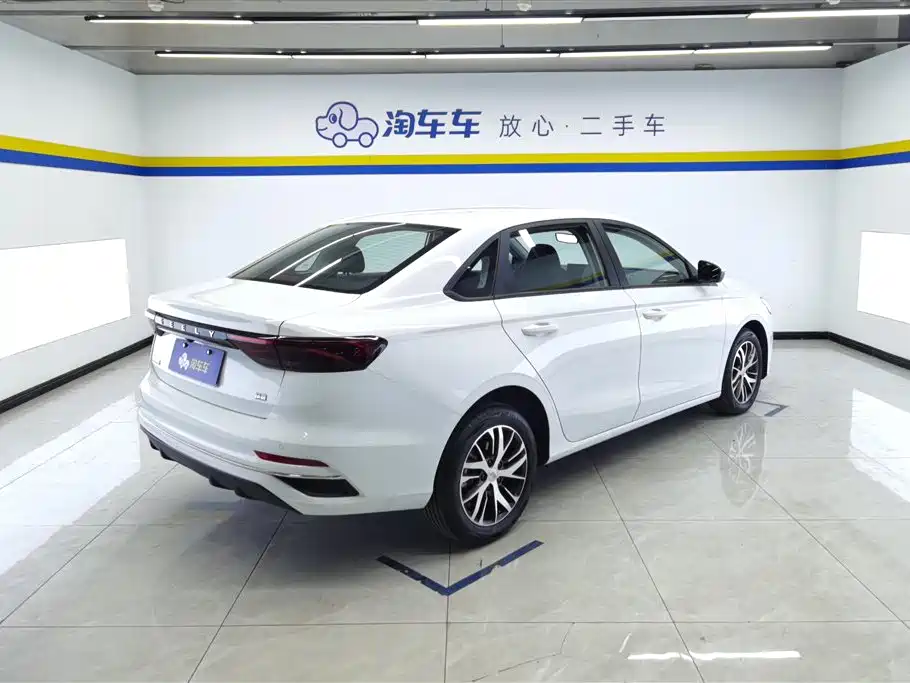 Geely Emgrand 2024 — фото 3