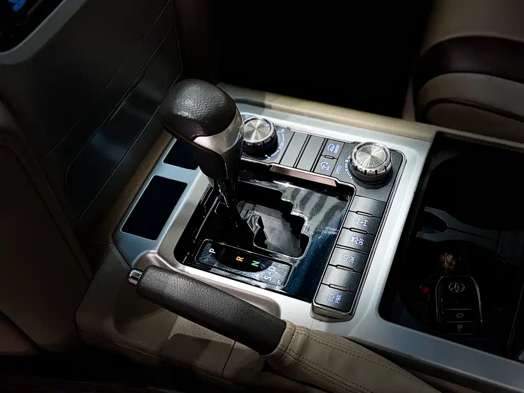 Toyota Land Cruiser 2019 — фото 10