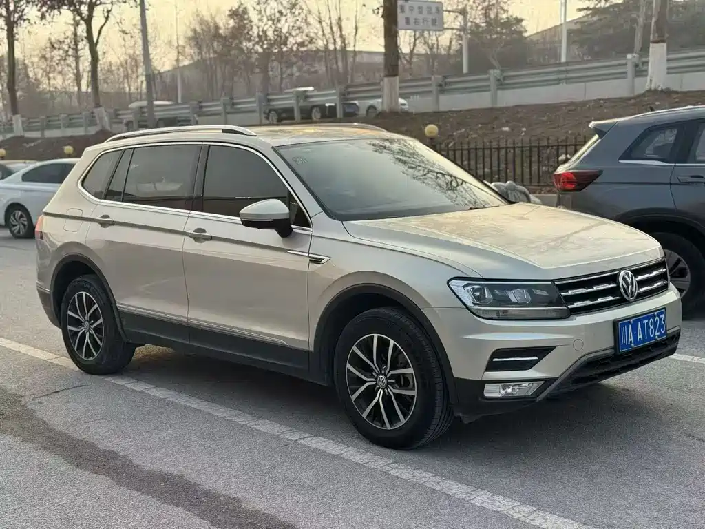 Volkswagen Tiguan L 2017 — фото 3