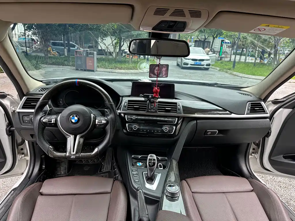 BMW 3 Series 2018 — фото 14