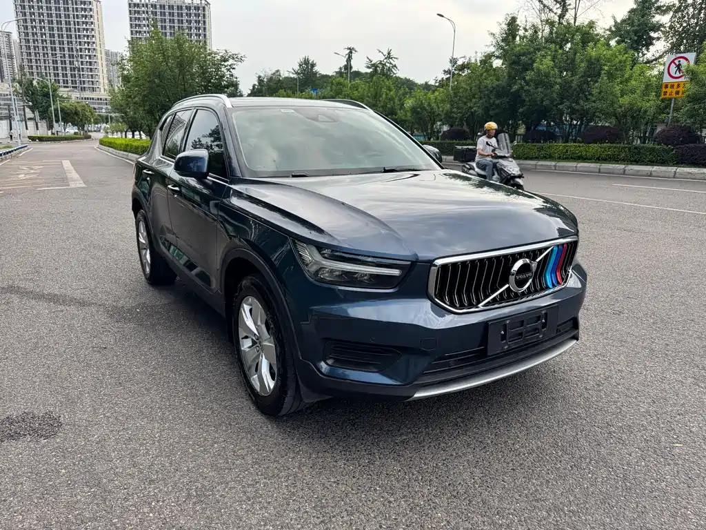 Volvo XC40 2022 — фото 3