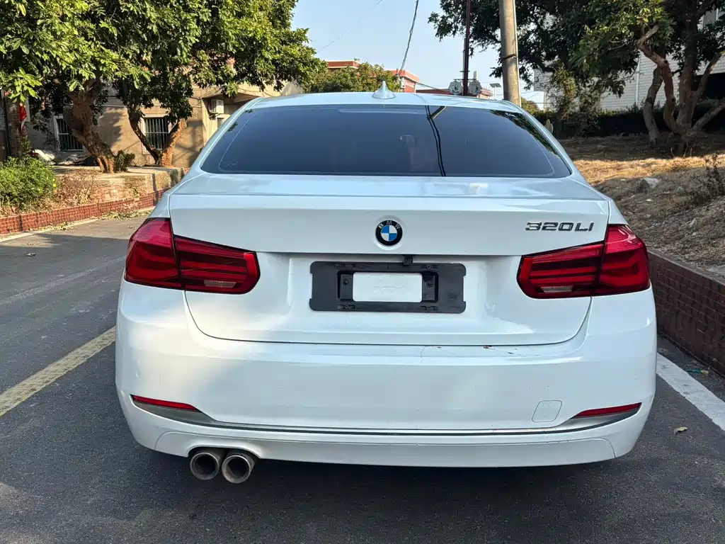 BMW 3 Series 2019 — фото 12