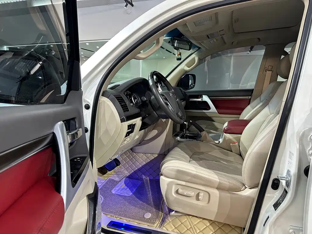Toyota Land Cruiser 2020 — фото 8