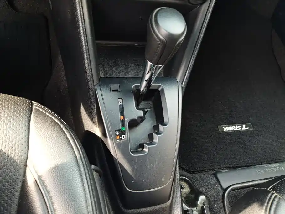 Toyota Yaris L 2020 — фото 16