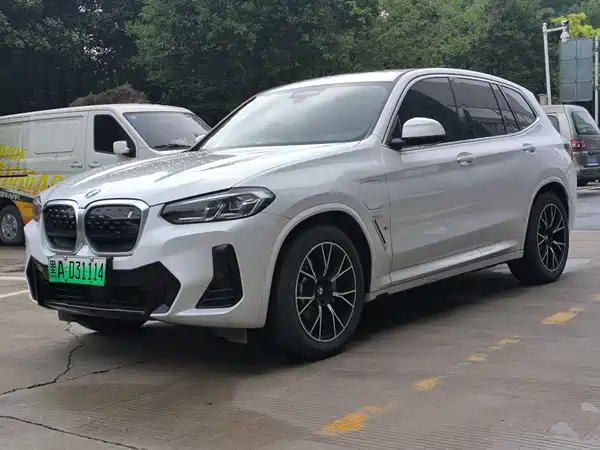 BMW iX3 2024
