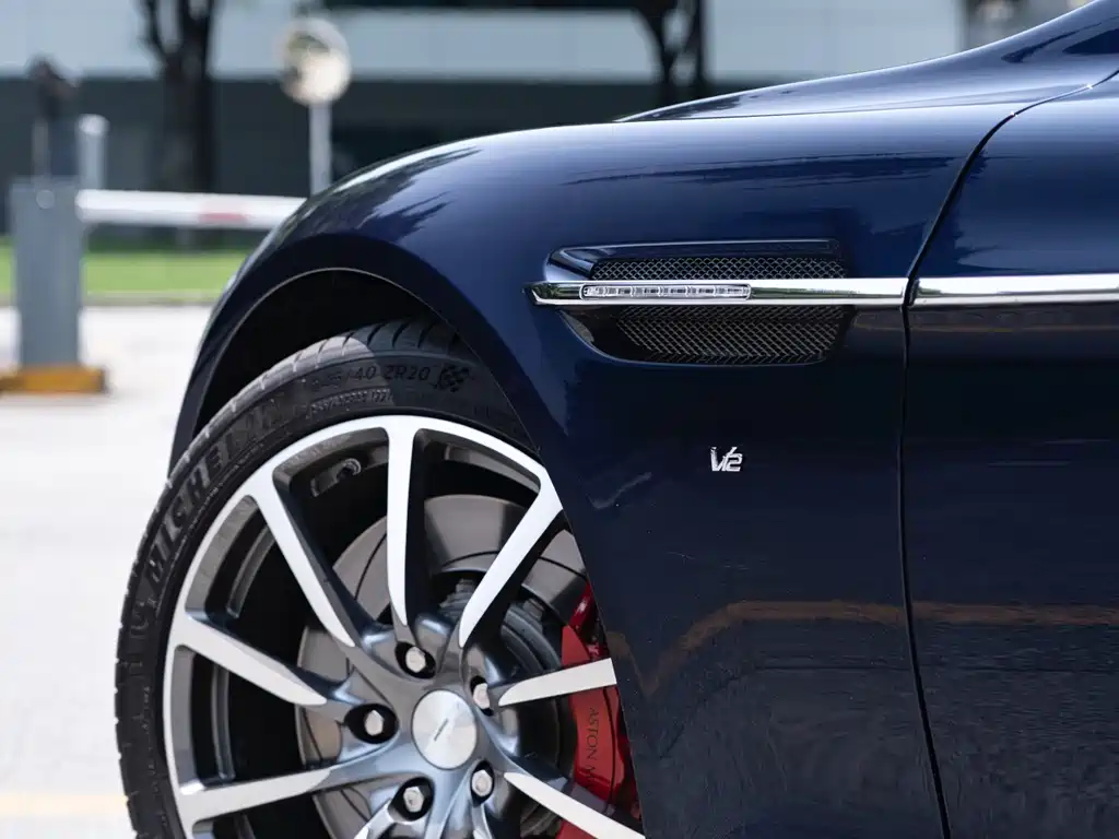 Aston Martin Rapide 2017 — фото 4