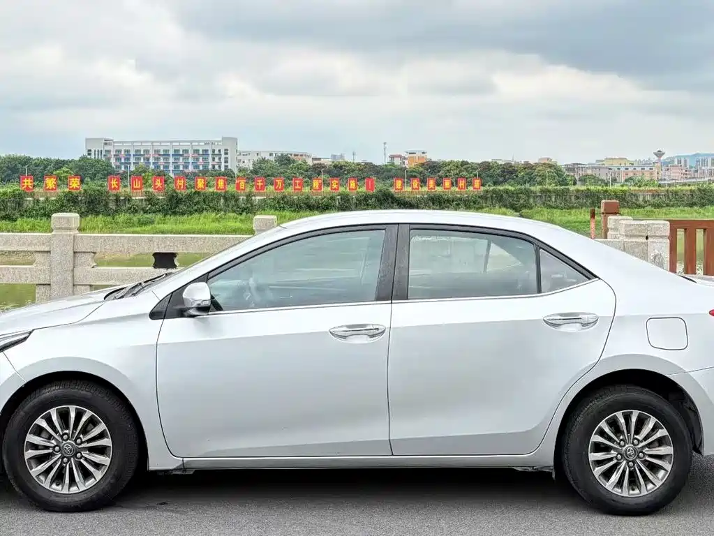 Toyota Corolla 2018 — фото 6