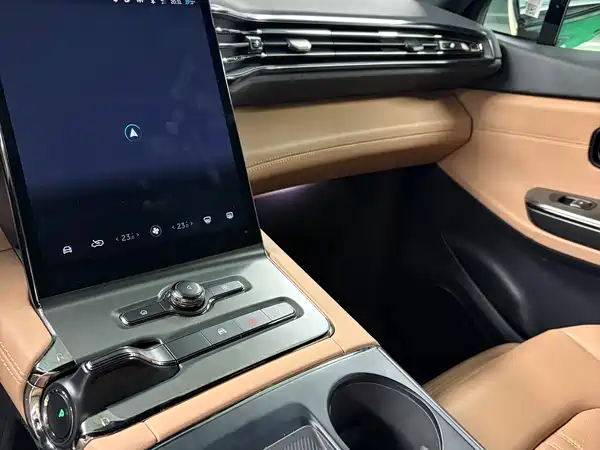 NIO ES6 2020