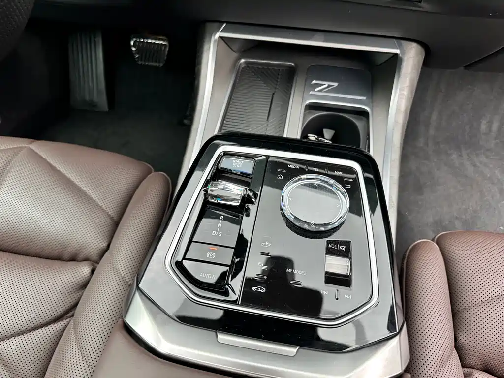 BMW 7 Series 2024 — фото 12