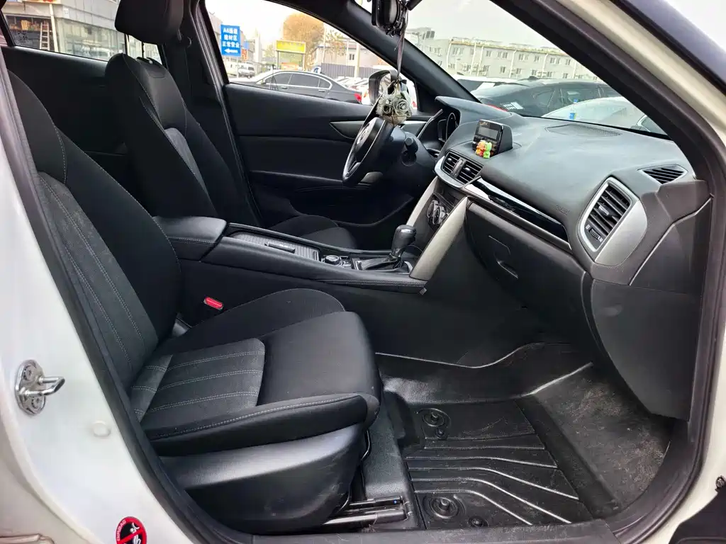 Mazda CX-4 2017 — фото 18