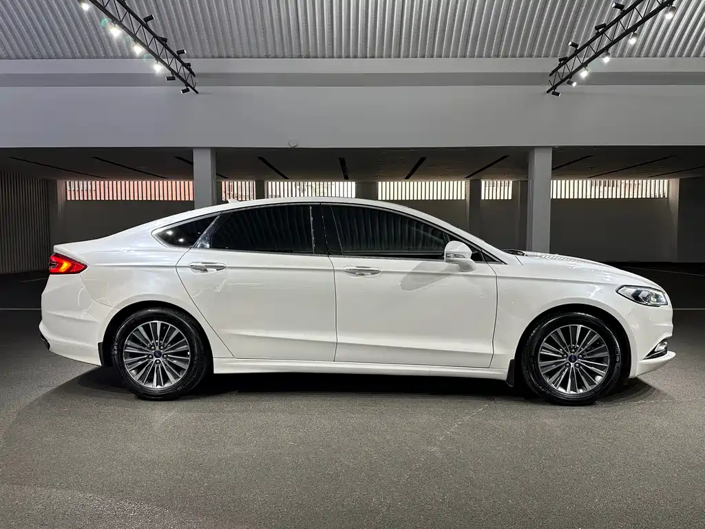 Ford Mondeo 2017 — фото 5