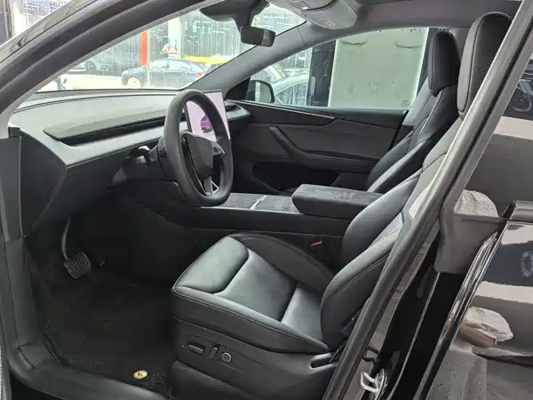 Tesla Model Y 2025