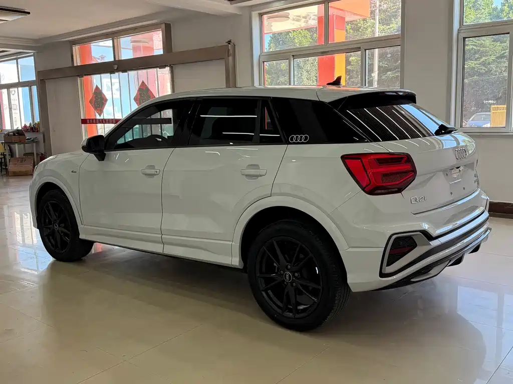 Audi Q2L 2023