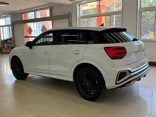Audi Q2L 2023