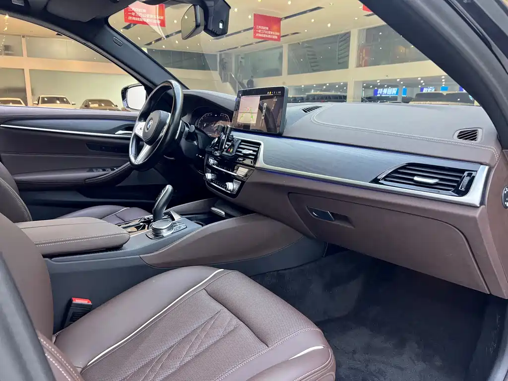 BMW 5 Series 2022 — фото 12