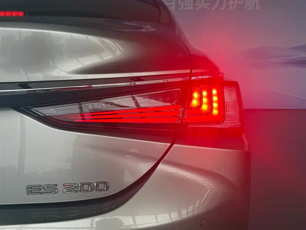 Lexus ES 2021 — фото 11